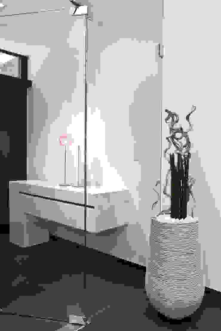 Modern bathroom by schulz.rooms Modern