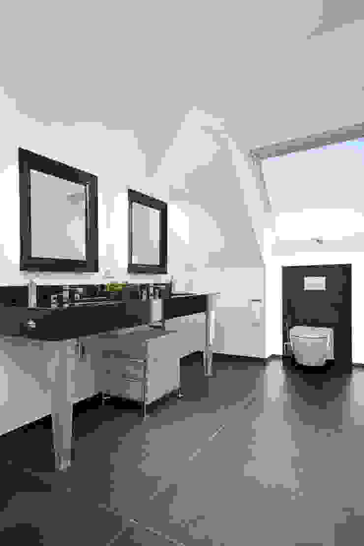 Modern bathroom by schulz.rooms Modern
