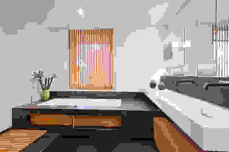 Modern bathroom by schulz.rooms Modern