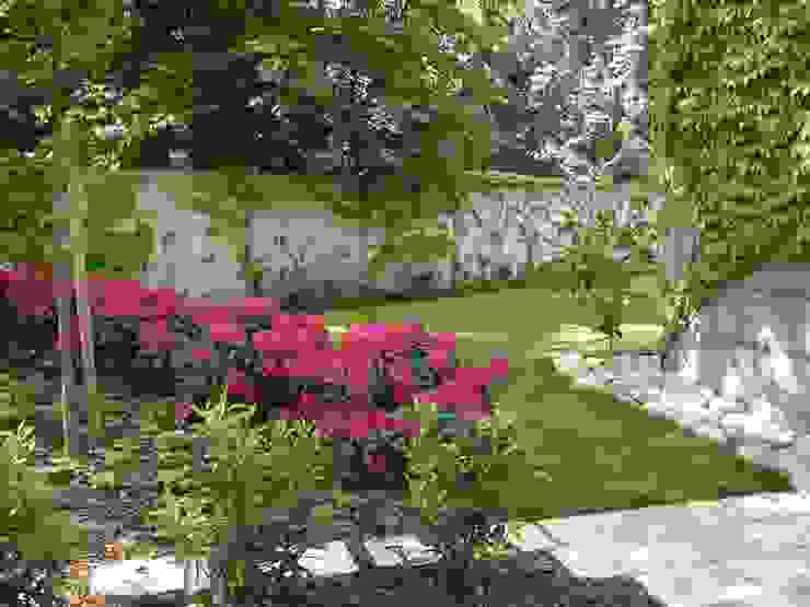 Gartenoase inmitten der Großstadt neuegaerten-gartenkunst Moderner Garten Pflanze,Blume,Botanik,Baum,Blütenblatt,Natürliche Landschaft,Gras,Holzige Pflanze,Landschaft,Strauch