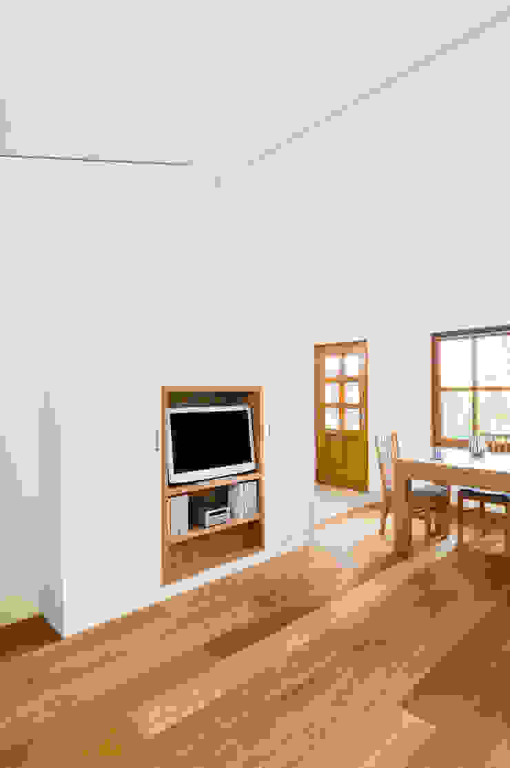 Wohnzimmerschrank By Die Mobel Manufaktur Homify