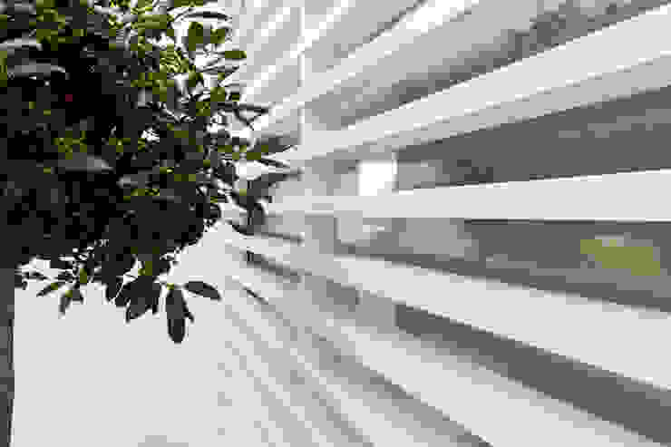 Janelas e portas modernas por HI-MACS® Moderno