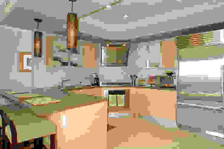 Palma de Malljorca (Home) Lewis & Co Modern kitchen