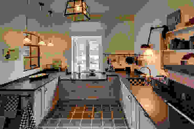 Hofhaus 1890, Küche Lichters Living Landhaus Küchen Möbel,Arbeitsplatte,Eigentum,Möbel,Waschbecken,Küche,Spüle,Holz,Fenster,Beleuchtung
