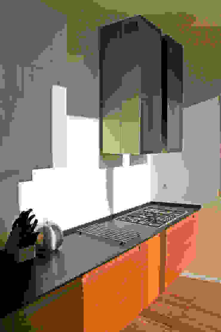 Modern style kitchen by PBEB architetti Modern