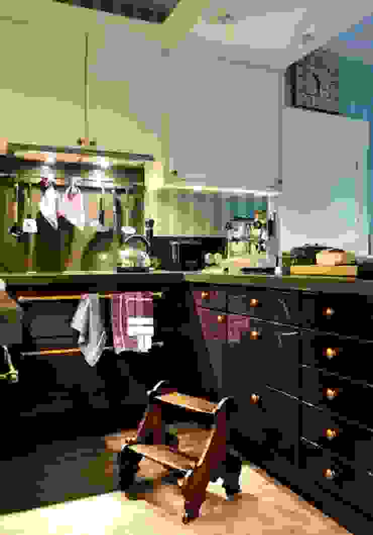 THORA TOWN & COUNTRY Cocinas de estilo clásico