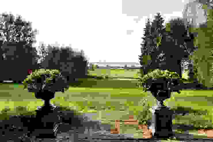 THORA TOWN & COUNTRY Jardines de estilo clásico