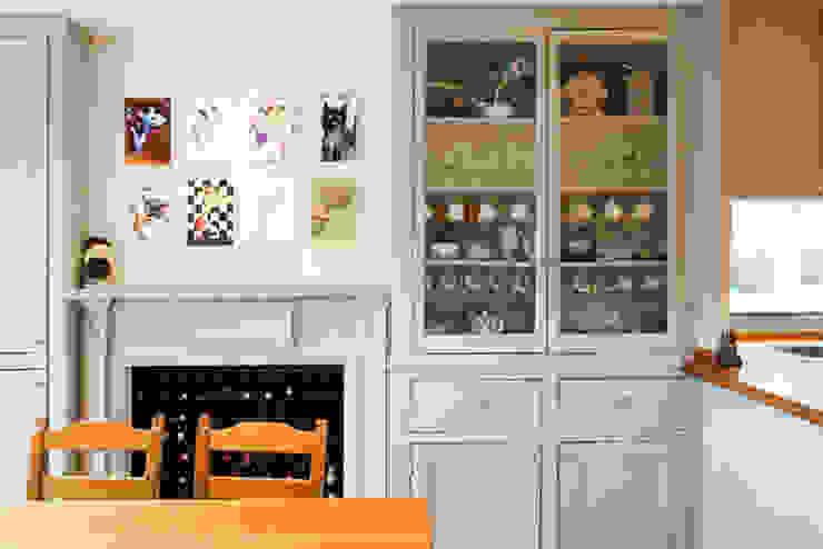 A Scandi Kitchen & Dining Room with an Arty Edge, Cathy Phillips & Co Cathy Phillips & Co Skandinavische Küchen