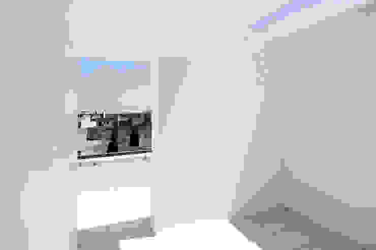 CM house Varandas, alpendres e terraços mediterrâneo por (dp)ªSTUDIO Mediterrâneo