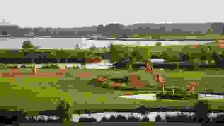 THORA TOWN & COUNTRY Jardines de estilo clásico