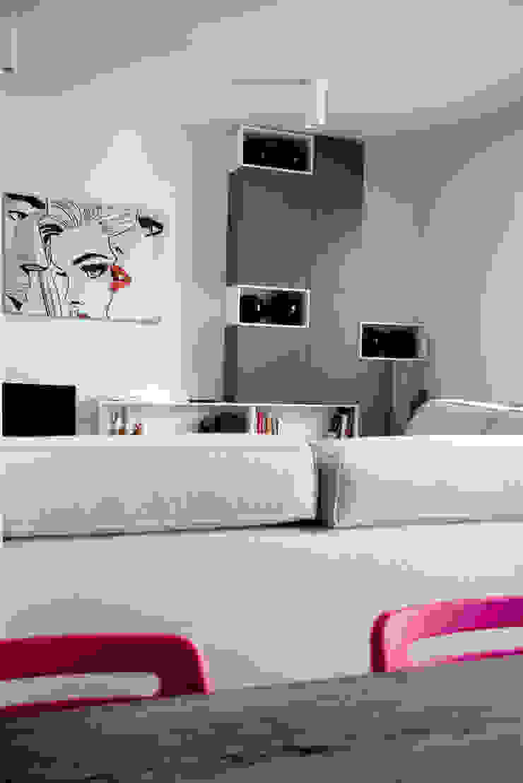 Salas de estar modernas por msplus architettura Moderno