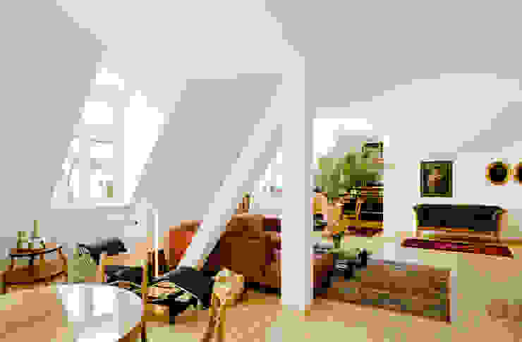 Stadtvilla in Nürnberg Marius Schreyer Design Klassische Wohnzimmer Möbel,Eigentum,Pflanze,Couch,Tabelle,Kompfort,Innenarchitektur,Beleuchtung,Zimmerpflanze,Holz