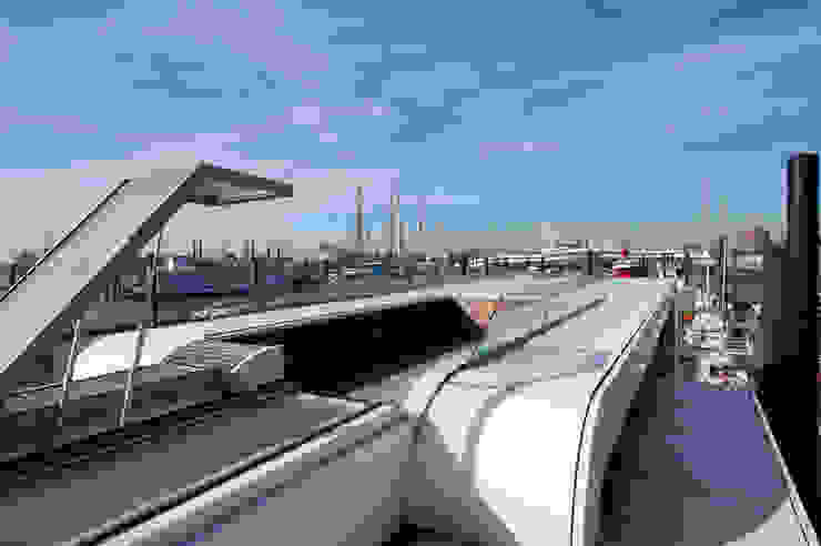 FLOATING HOMES Balcones y terrazas de estilo ecléctico