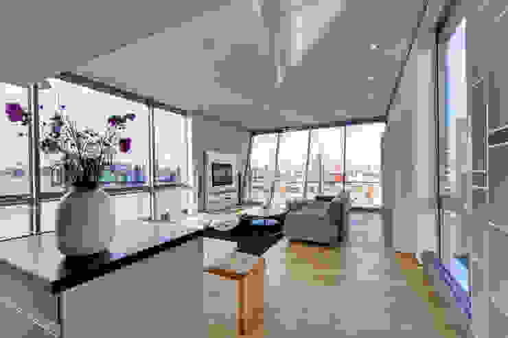 FLOATING HOMES Salas de estilo ecléctico