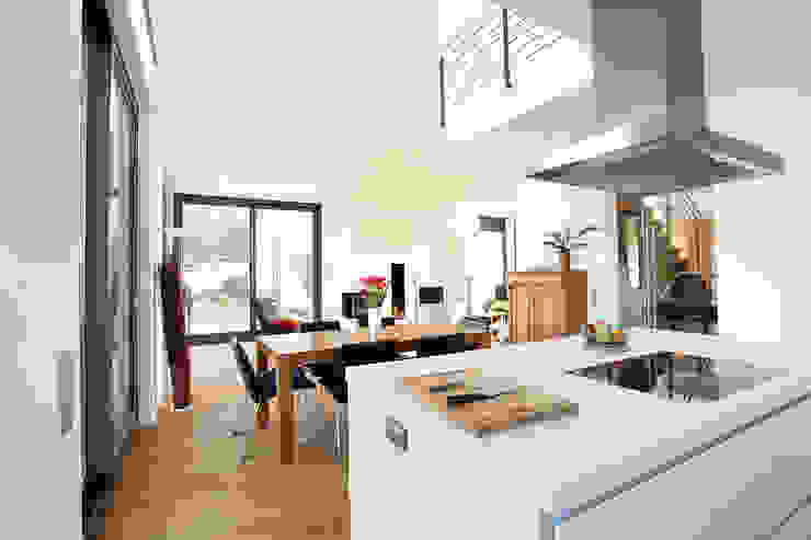 homify Modern dining room