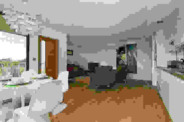 The Edge Boutique Modern Ltd Moderne Wohnzimmer