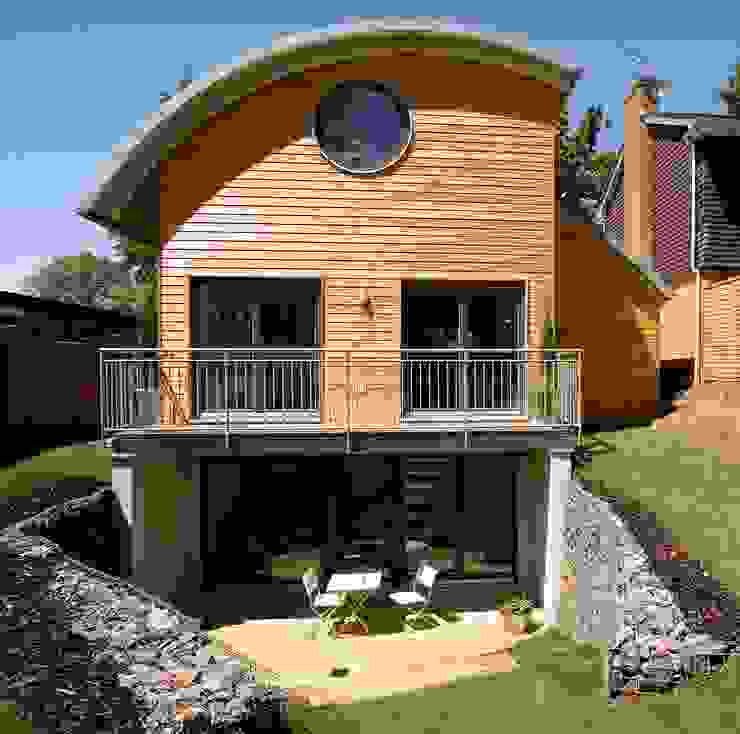Timber Clad Passive House with Curved Roof, haus ltd haus ltd Häuser