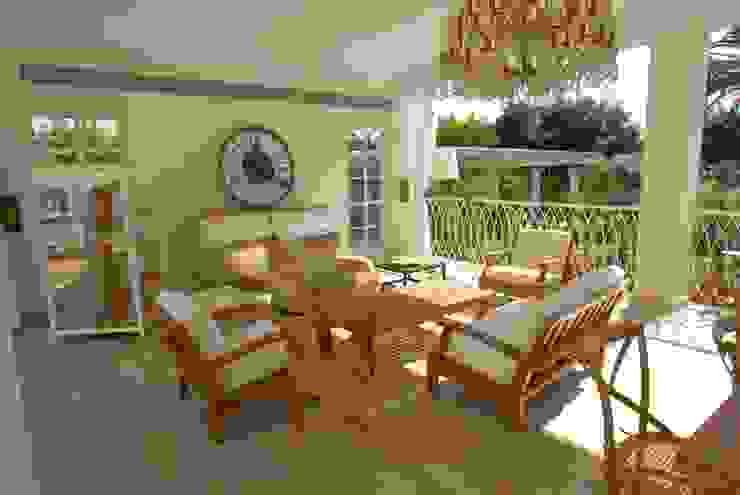 Villa in Tel Aviv Balcone, Veranda & Terrazza in stile eclettico di Scultura & Design S.r.l. Eclettico