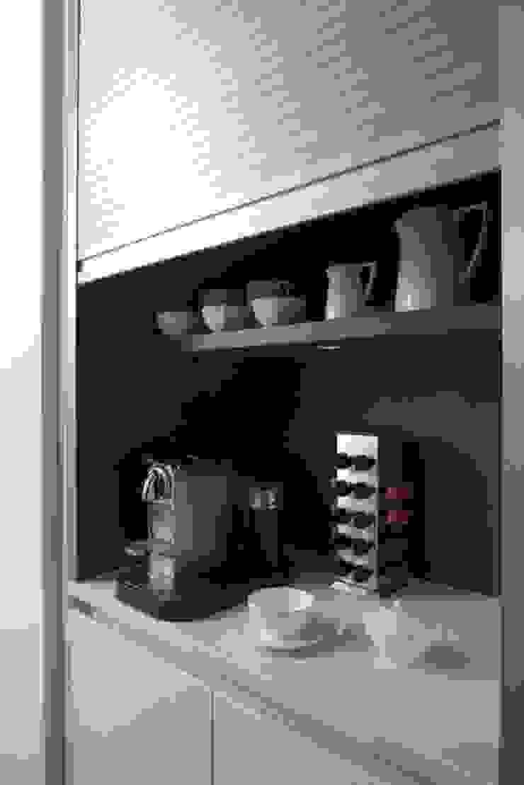 Chelsea Apartment Cucina moderna di TLA Studio Moderno