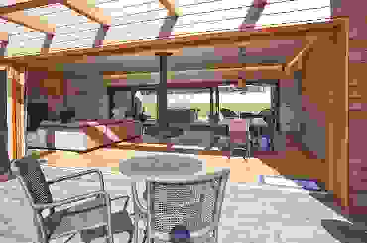 HUGA ARQUITECTOS Balcone, Veranda & Terrazza in stile rustico