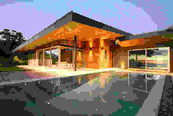 PAVONES SURF LODGE Filippo Ratini architetti Piscina moderna
