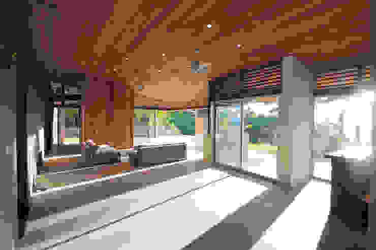 PAVONES SURF LODGE Filippo Ratini architetti Soggiorno moderno