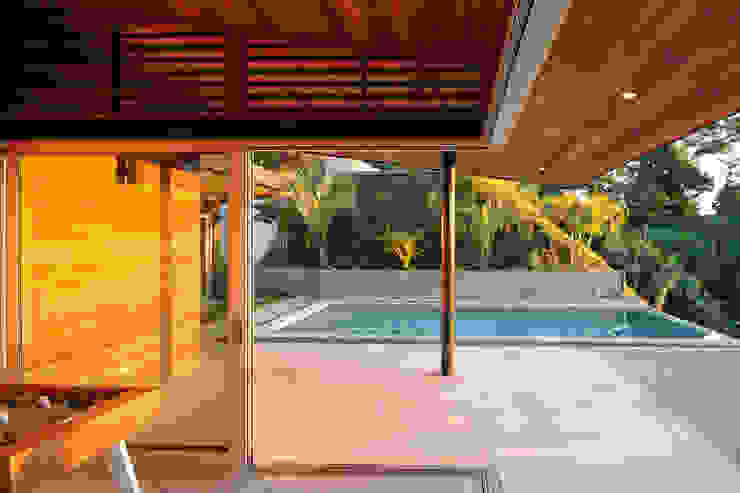 PAVONES SURF LODGE Filippo Ratini architetti Piscina moderna