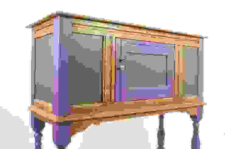Upcycled vintage oak cabinet, Narcissus Road Furniture Design Narcissus Road Furniture Design ВітальняПолиці