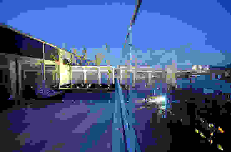 Southbank, London Varandas, marquises e terraços modernos por Urban Roof Gardens Moderno