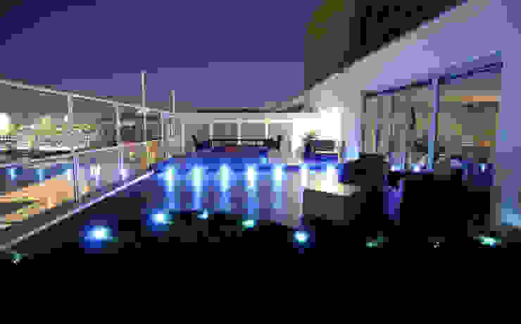 Southbank, London Varandas, marquises e terraços modernos por Urban Roof Gardens Moderno