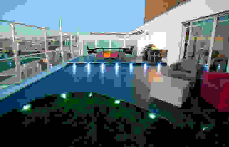 Southbank, London Varandas, marquises e terraços modernos por Urban Roof Gardens Moderno