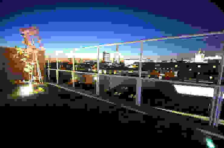 Southbank, London Varandas, marquises e terraços modernos por Urban Roof Gardens Moderno