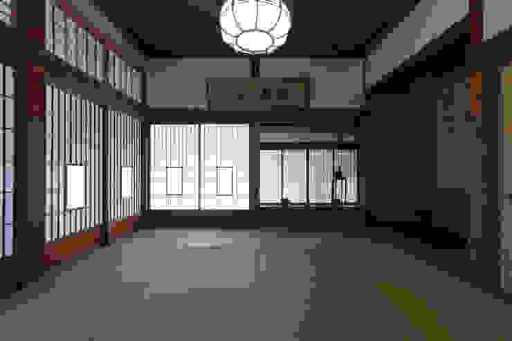 伝統のしつらえと、モダンライフの融合, 吉田建築計画事務所 吉田建築計画事務所 クラシックデザインの リビング