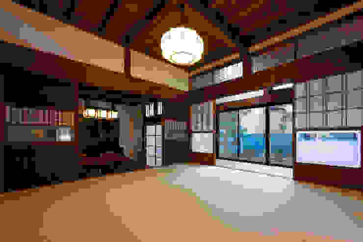 伝統のしつらえと、モダンライフの融合, 吉田建築計画事務所 吉田建築計画事務所 クラシックデザインの リビング