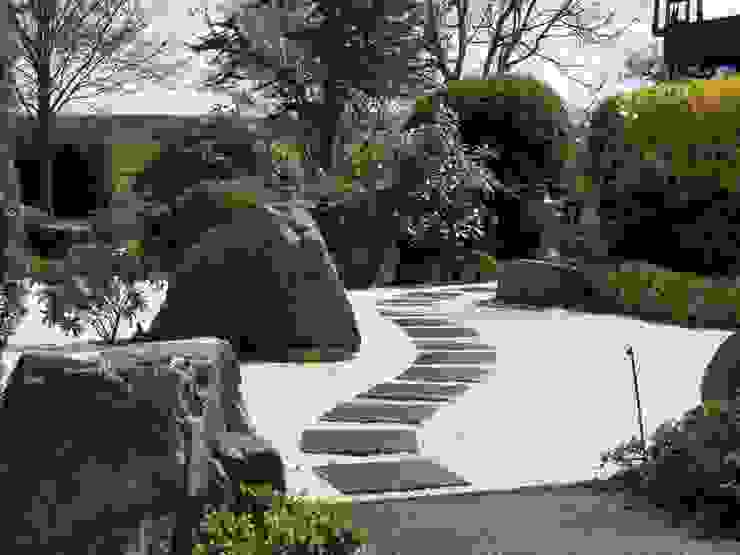Von den Neunzigern in ein kontemplatives Gartenerleben 2015 - Privatgarten im ZEN - Stil, Kokeniwa Japanische Gartengestaltung Kokeniwa Japanische Gartengestaltung Jardines asiáticos