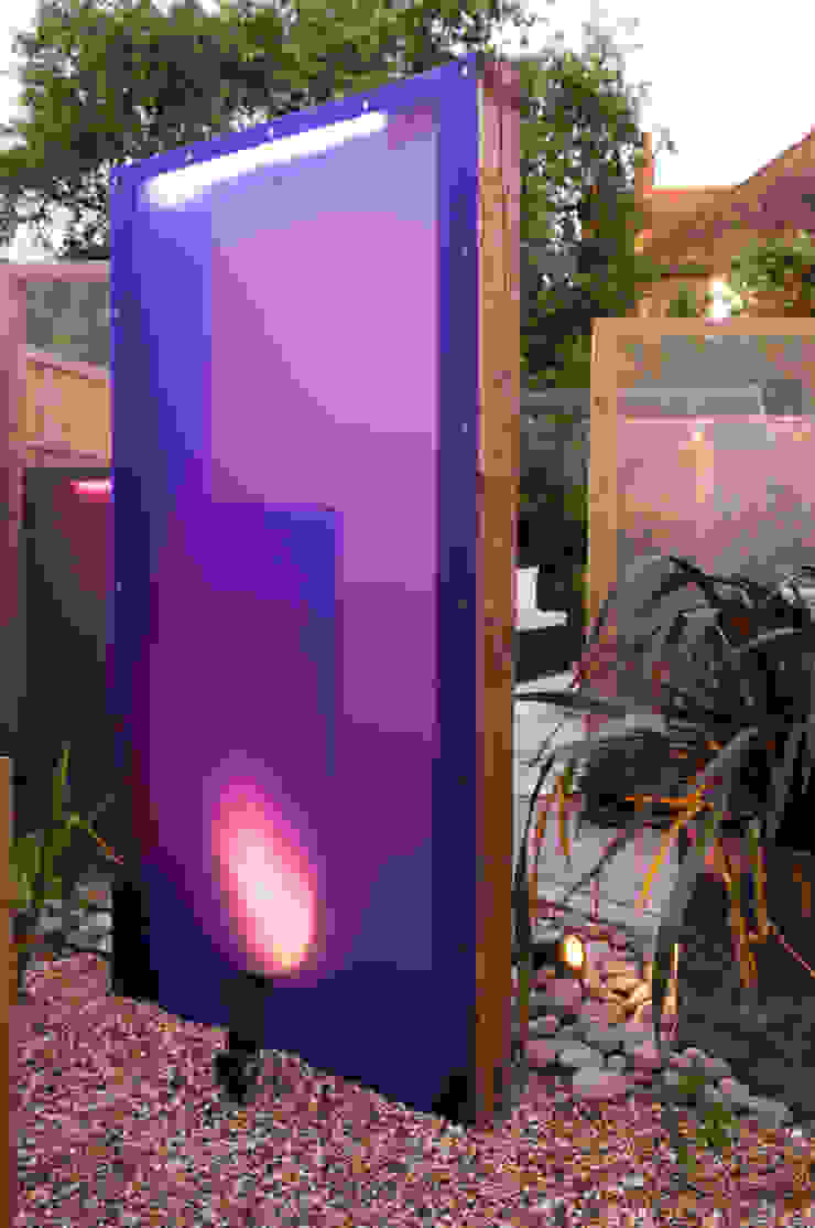 Party garden in Sevenoaks, Kent Giardino moderno di Earth Designs Moderno