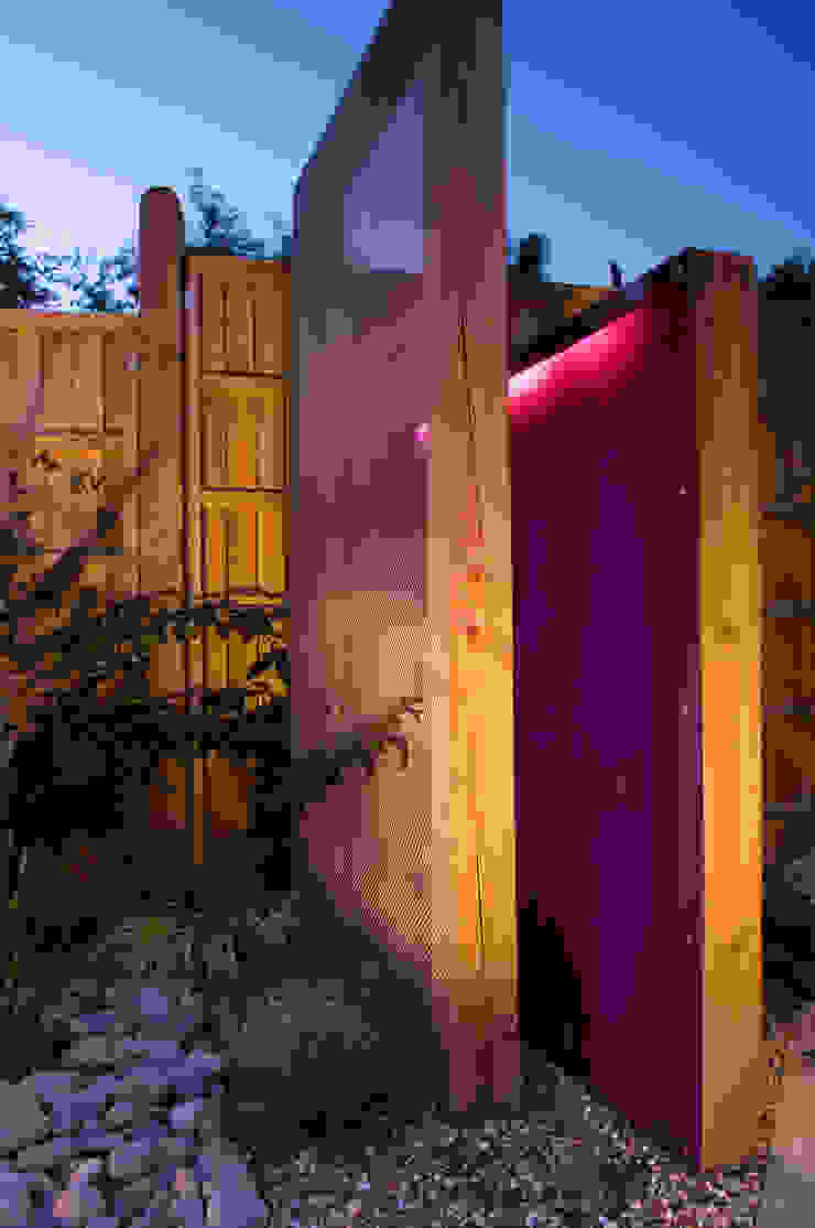 Party garden in Sevenoaks, Kent Giardino moderno di Earth Designs Moderno