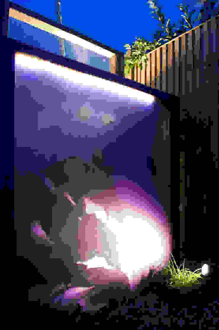 Party garden in Sevenoaks, Kent Giardino moderno di Earth Designs Moderno