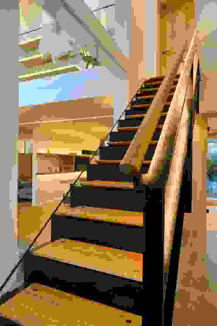 Designtreppe Alpenchic Bau-Fritz GmbH & Co. KG Flur, Diele & TreppenhausTreppen