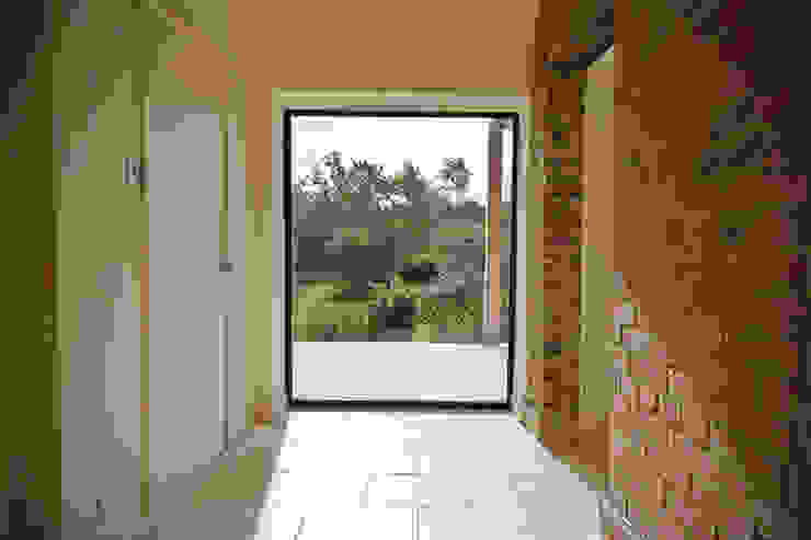 Paddock End Seymour-Smith Architects Pasillos, vestíbulos y escaleras rurales