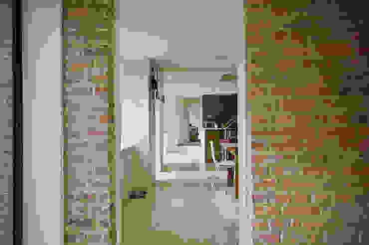 Paddock End Seymour-Smith Architects Pasillos, vestíbulos y escaleras rurales