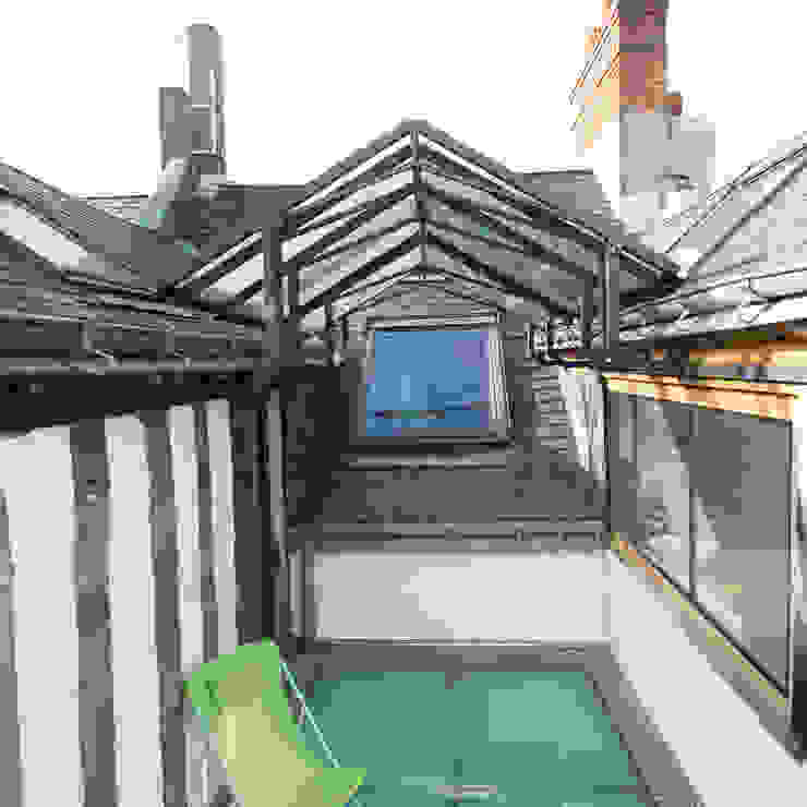 La terrasse sur les toits Christèle BRIER Architechniques Balcon, Veranda & Terrasse originaux