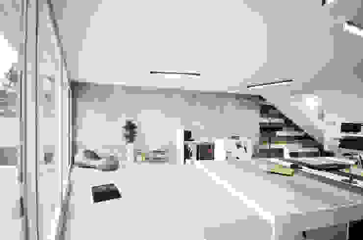 house studio: living workshop francesco valentini architetto Офіс