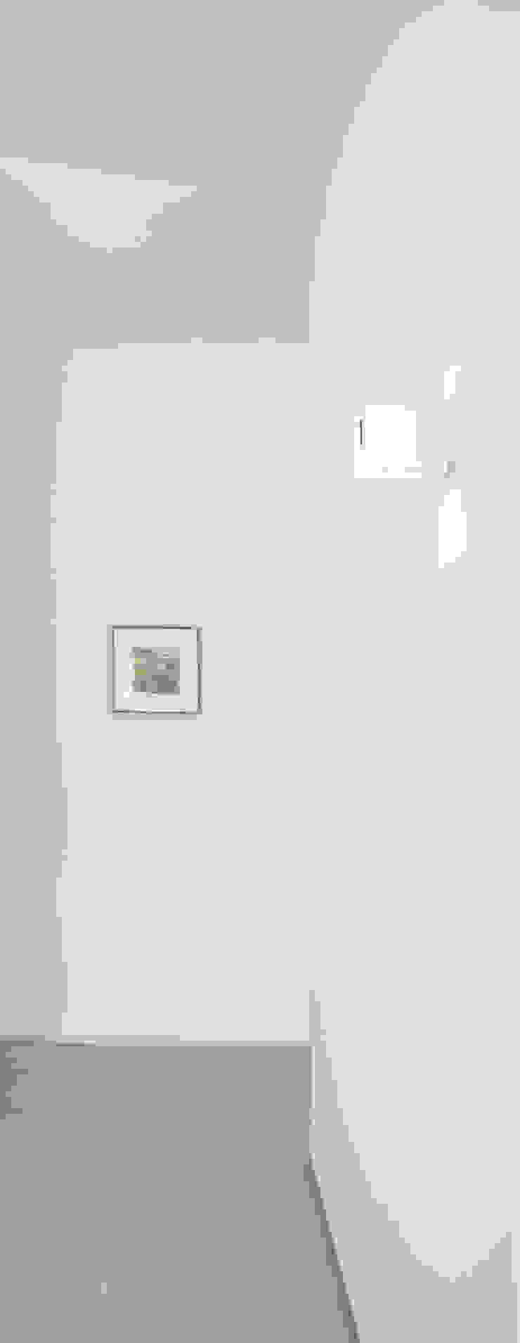 house studio: living workshop francesco valentini architetto Коридор