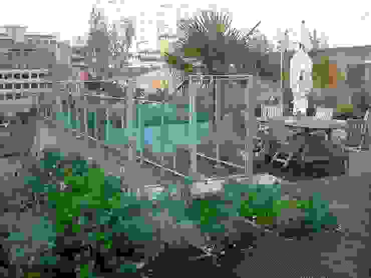 Garden In The Sky Giardino in stile industriale di Cool Gardens Landscaping Industrial