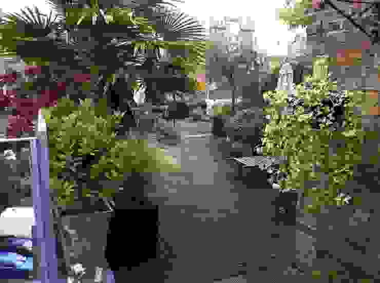 Garden In The Sky Giardino in stile industriale di Cool Gardens Landscaping Industrial