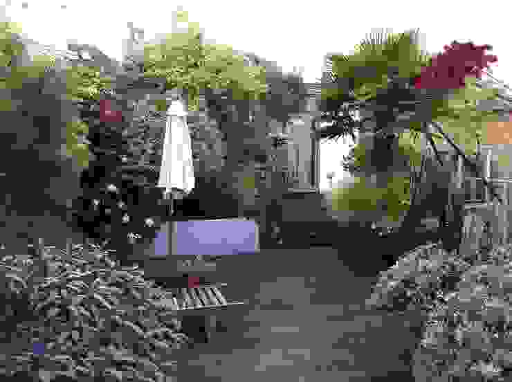 Garden In The Sky Giardino in stile industriale di Cool Gardens Landscaping Industrial