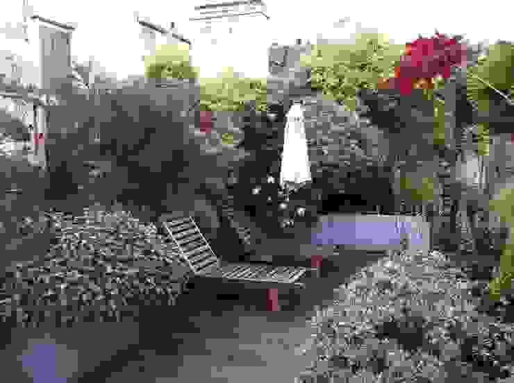 Garden In The Sky Giardino in stile industriale di Cool Gardens Landscaping Industrial