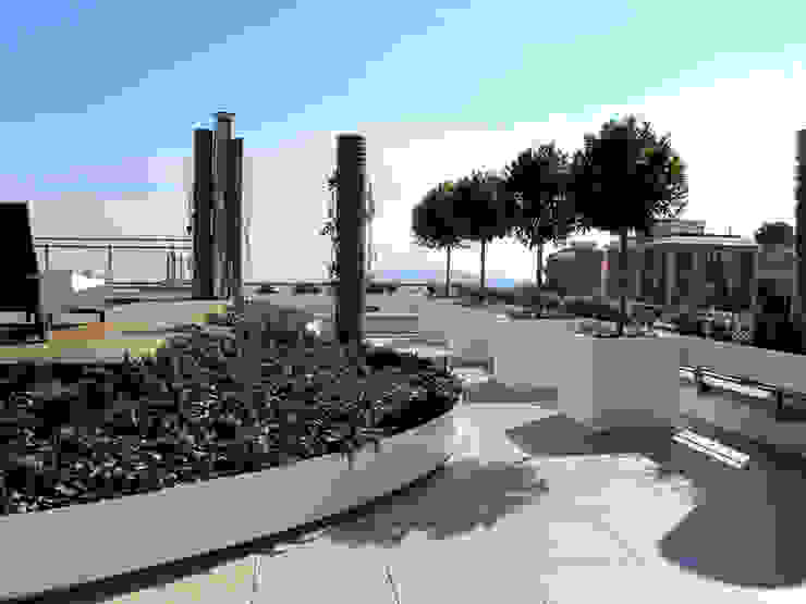 Sky terrace CONILLAS - exteriors Balcony, veranda & terrace