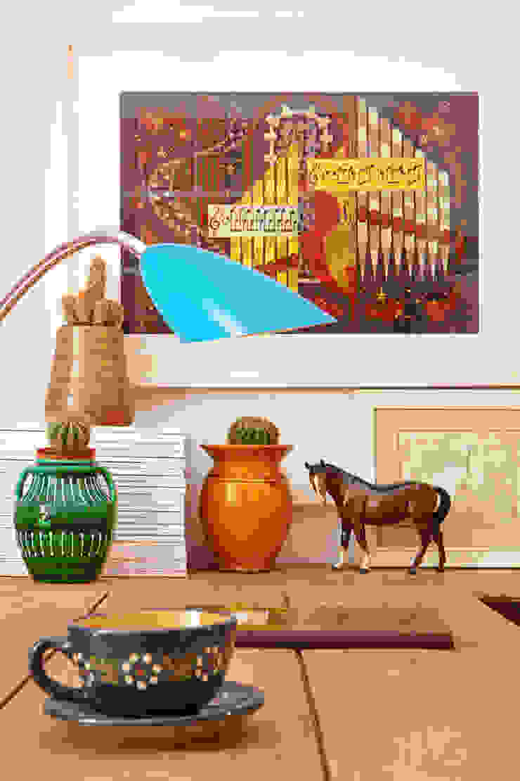 Salas de estar mediterrânicas por Casa Josephine Mediterrânico